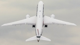 Демонстративный крутой взлёт Боинга 787 на авиашоу в Фарнборо