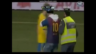 Lionel Messi gets a kiss from a true fan of Barcelona