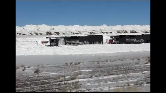 Поезд-Снегоруб застрял в сугробе