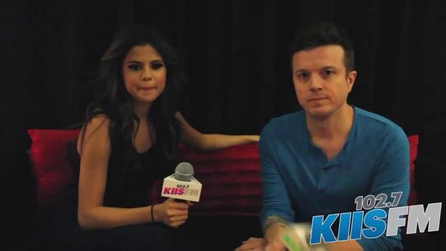 Selena Gomez and JoJo Have Awkward Silence Backstage