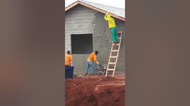 Masonry Worker Throws Cement to Cover Wall | People Are Awesome