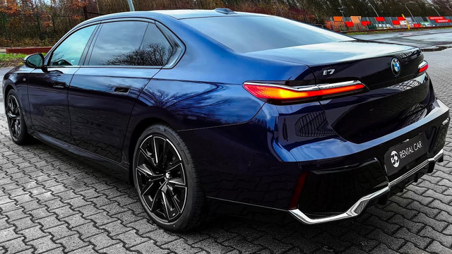 2023 BMW i7 – The New Electric 7 Series Is Shockingly Brutal