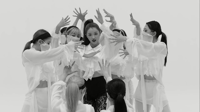 YooA (유아) of OH MY GIRL – ‘Abracadabra (자각몽)’ Performance Video