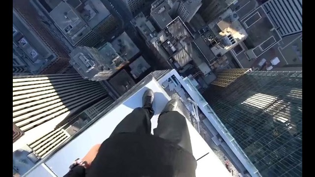 Трюки на крыше канадского небоскрёба
