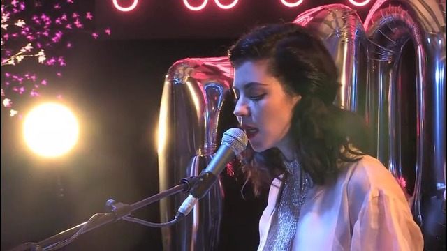 Marina & The Diamonds – Happy (Live @ 363 Oxford Street)