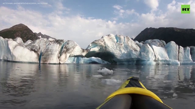 Волна от отколовшегося куска ледника накрыла каякеров на Аляске — видео