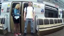 Пранк. девушка смотрит на парней в метро