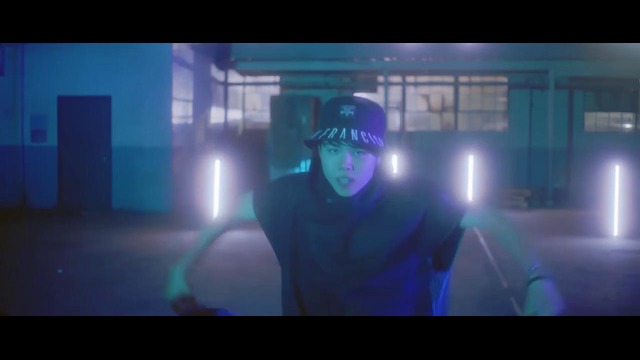 Steve Aoki, Showtek & MAKJ feat. Kris Kiss – Rave (Official Music Video)