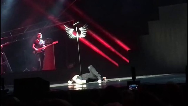 Сергей Лазарев упал в обморок на сцене в Петербурге! 2016