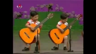 Изумительная игра маленьких детей на гитаре.- Северная Корея