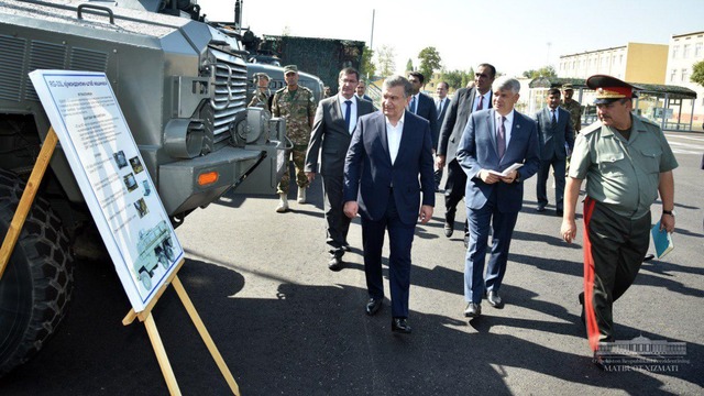 Шавкат Мирзиёев посетил воинскую часть в Ташкенте (28.07.2018)