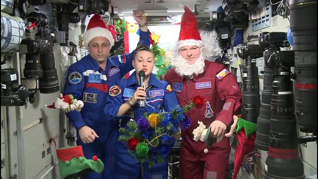 Космонавты с борта МКС поздравляют землян с наступающим Новым годом