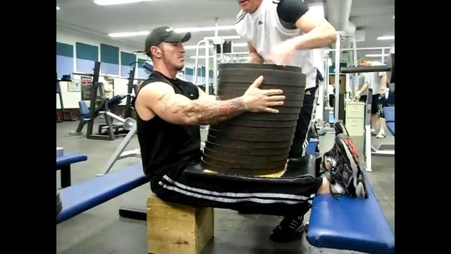 Steve Razor Rau training 720lbs. bench dips -327 kilo