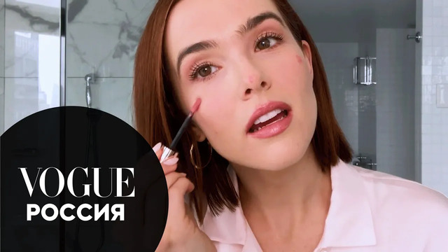 Актриса Зои Дойч показывает макияж для проблемной кожи | Vogue Россия