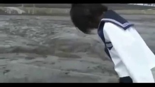 Японки падают лицом в грязь