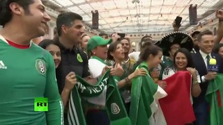 В национальном доме болельщиков Мексики празднуют победу над сборной Германии