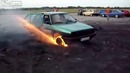 Авто эффектно жгет резину до огня