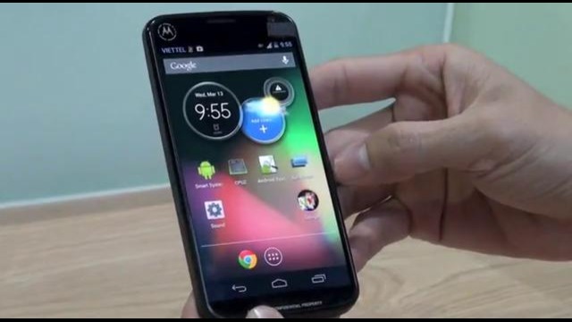 В Сети появились фото и видео неизвестного смартфона Motorola