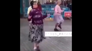 Бабушки танцуй