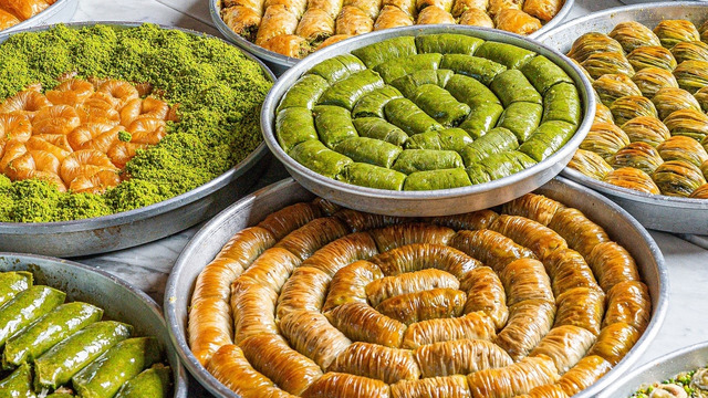 Legendary Delicious and Crispy Turkish Baklava | Turkish Street Foods