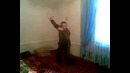 Мужики танцуют дома