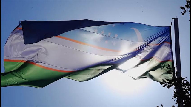 Andijon viloyati Hokimligi oldidagi maydonga o’rnatilgan vatanimiz bayrog’i