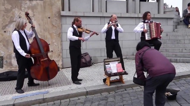 Европейская культура ► уличная музыка, оркестр из 4 человек