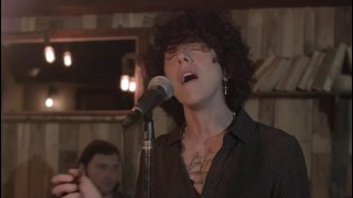 LP – Lost On You (Live Session)