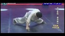 Отжимания на одном пальце