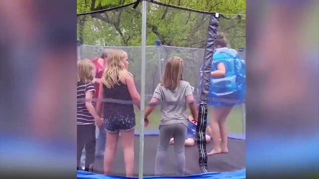 TRY NOT TO LAUGH CHALLENGE – Epic Trampoline Fails Compilation April 2018
