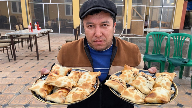 Как готовят Узбеки Самсу в Тандыре! Узбекистан