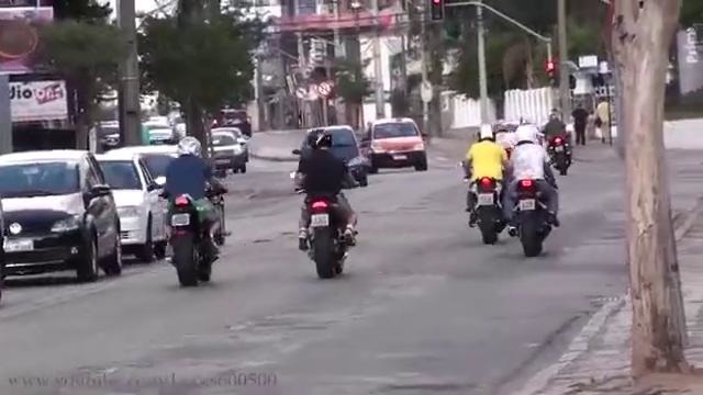 Motos esportivas acelerando em Curitiba – Parte 1