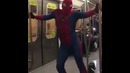Танец Человека-паука в вагоне метро