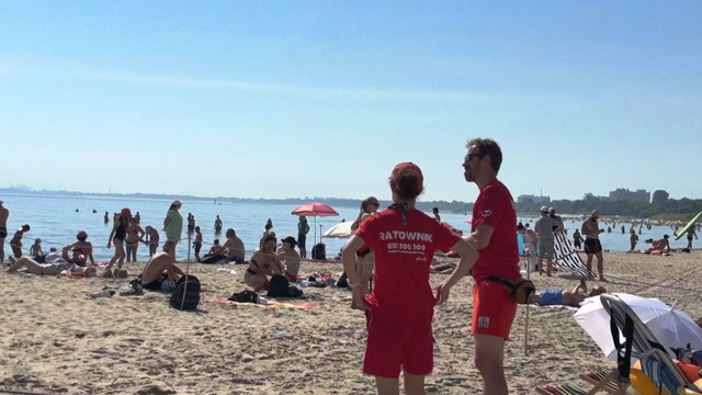 Аномальная жара не может остановить спасателей на воде в Польше