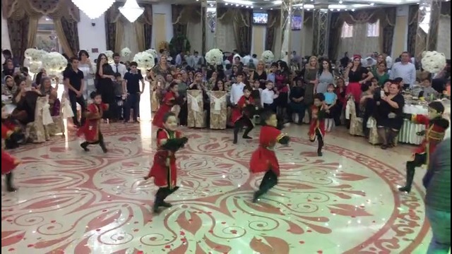 Малыши взрывают Танцпол! Анс. Молодость Кавказа
