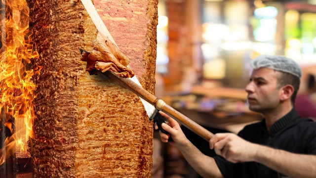 How Turkish Beef Shawarma Is Made – Giant Meat Döner in Istanbul