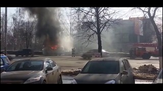 Взрыв авто при пожаре