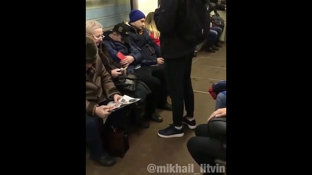 У людей в метро ноль реакции на кражу телефона