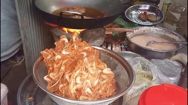 Удивительная уличная еда. Камбоджийская стрепня