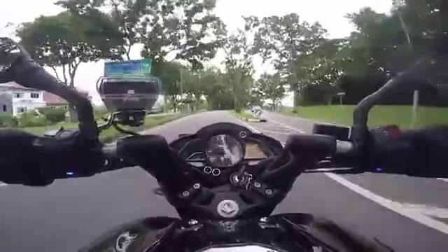 Поездка по Сингапуру на мотоцикле Bajaj Pulsar 200NS
