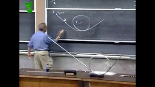Преподаватель рисует пунктирные линии от руки
