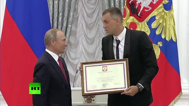 Путин ответил на предложение Дзюбы поменять хоккейные коньки на футбольные бутсы
