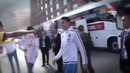 Мальчишку переполняют эмоции