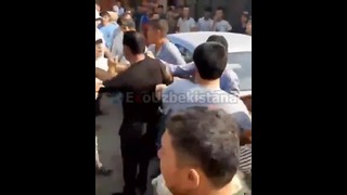 В Ташкенте поймали угонщика авто и устороили самосуд (Базар Куйлюк)
