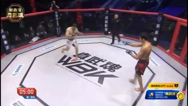 Российский боец MMA нокаутировал соперника из Узбекистана во время приветствия