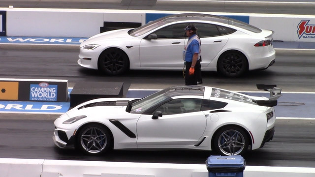 Tesla Plaid vs ZR1 Corvette Drag Race