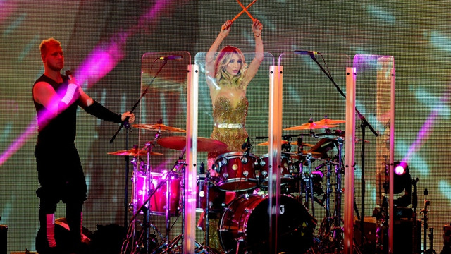 LOBODA играет на барабанах на концерте в Ташкенте #shorts