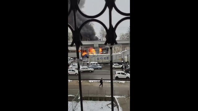 В Сергели сгорел магазин стройматерилов 2