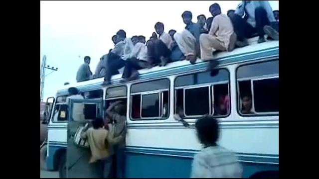 Обычный автобус в Индии