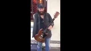 Уличный гитарист ОДНОЙ рукой играет Jimi Hendrix